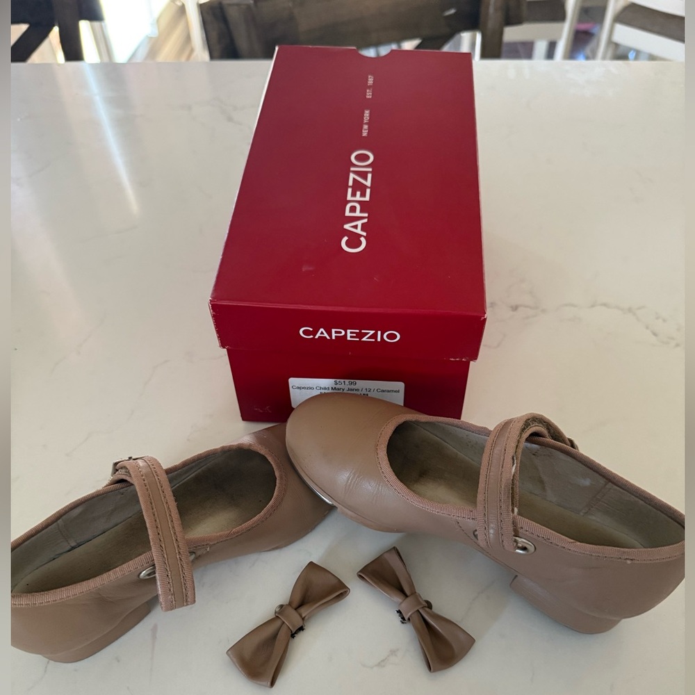 GIRLS’ TAP SHOES